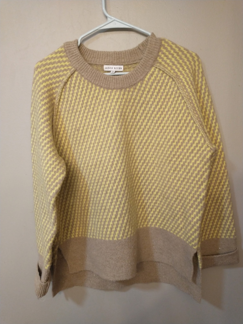 Moon River Yellow & Beige Chevron Raglan Crewneck Sweater